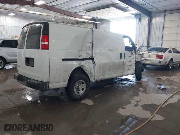 2020 Chevrolet Express Cargo Van with VIN 1GCWGAFGXL1252823, listed as a IAAI auction lot 41536004 with 1 mi miles. Bid and sale history available at carsss.com. Image 4.