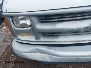 1999 Chevrolet City Express Cargo z VIN 1GCGG29R5X1148396, wystawiony jako IAAI lot #42494492 z przebiegiem 113 232 mil mil oraz . Historia ofert i sprzedaży dostępna na DreamBid. Obrazek 6.