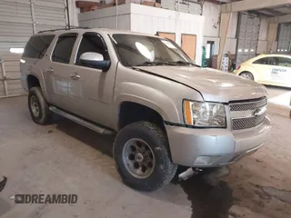 2007 Chevrolet Suburban LTZ with VIN 3GNFC16057G264519, listed as a IAAI auction lot 41641397 with 235,431 mi miles. Bid and sale history available at carsss.com. Image 1.