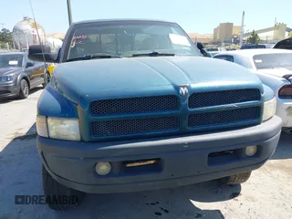 1997 Dodge 1500 z VIN 3B7HF13Z1VG800682, wystawiony jako IAAI lot #42527964 z przebiegiem 180 888 mil mil oraz . Historia ofert i sprzedaży dostępna na DreamBid. Obrazek 6.