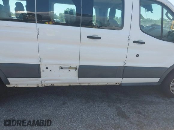 2015 Ford Transit XL z VIN 1FBZX2ZM5FKA37860, wystawiony jako IAAI lot #42059536 z przebiegiem 146 928 mil mil oraz . Historia ofert i sprzedaży dostępna na DreamBid. Obrazek 6.