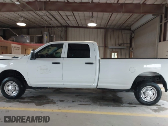 2023 Ram 2500 Tradesman z VIN 3C6UR5HJ0PG610057, wystawiony jako IAAI lot #42385008 z przebiegiem 21 105 mil mil oraz . Historia ofert i sprzedaży dostępna na DreamBid. Obrazek 14.
