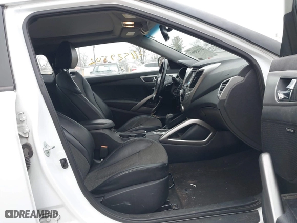 2015 Hyundai Veloster RE:FLEX with VIN KMHTC6AD1FU232077, listed as a IAAI auction lot 41529502 with 201,833 mi miles. Bid and sale history available at carsss.com. Image 5.