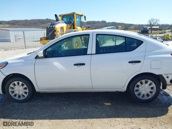 2019 Nissan Versa Sedan SV with VIN 3N1CN7AP5KL828802, listed as a IAAI auction lot 41738724 with 80,128 mi miles. Bid and sale history available at carsss.com. Image 14.