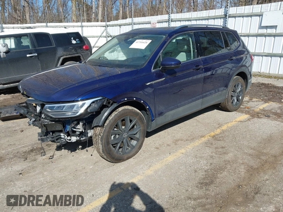 2024 Volkswagen Tiguan SE with VIN 3VVMB7AXXRM170782, listed as a IAAI auction lot 41754426 with 3,552 mi miles and . Bid and sale history available at DreamBid. Image 18.