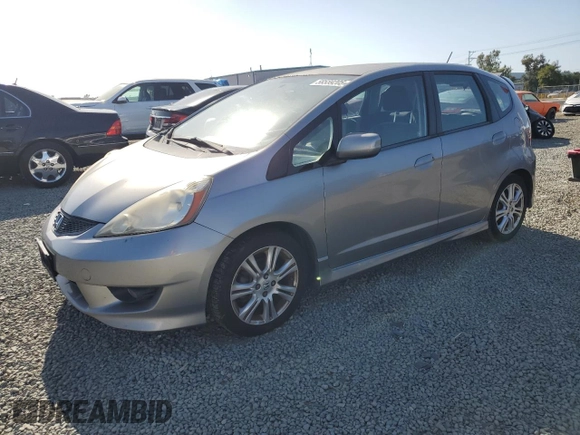 2009 Honda Fit Sport z VIN JHMGE88639S006463, wystawiony jako Copart lot #58559205 z przebiegiem 212 609 mil mil oraz Czysty tytuł • Clean title. Historia ofert i sprzedaży dostępna na DreamBid. Obrazek 1.