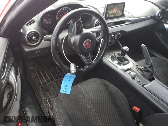 2017 FIAT 124 Spider Lusso z VIN JC1NFAEKXH0102435, wystawiony jako Copart lot #54235675 z przebiegiem 84 343 mil mil oraz Szkoda całkowita • Salvage title. Historia ofert i sprzedaży dostępna na DreamBid. Obrazek 8.