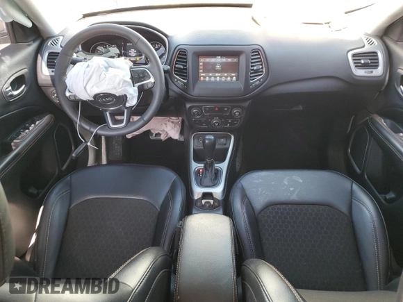2021 Jeep Compass Altitude z VIN 3C4NJCBB4MT571230, wystawiony jako Copart lot #49747365 z przebiegiem 63 392 mil mil oraz Szkoda całkowita • Salvage title. Historia ofert i sprzedaży dostępna na DreamBid. Obrazek 8.