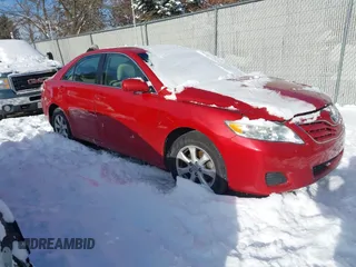 2011 Toyota Camry LE z VIN 4T4BF3EK8BR214525, wystawiony jako IAAI lot #41142338 z przebiegiem 106 550 mil mil oraz . Historia ofert i sprzedaży dostępna na DreamBid. Obrazek 1.