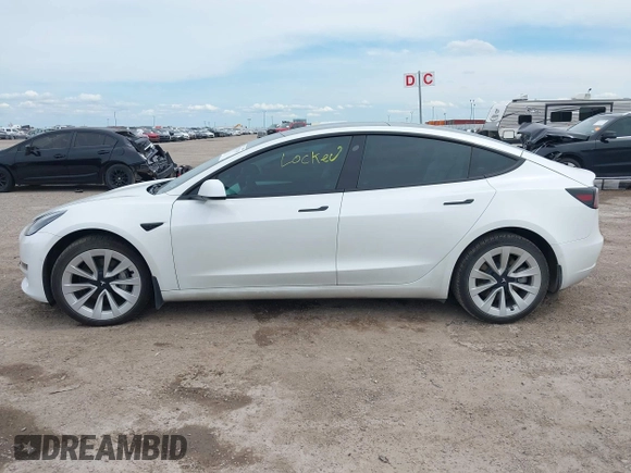 2022 Tesla Model 3 Long Range z VIN 5YJ3E1EB7NF241075, wystawiony jako IAAI lot #42217269 z przebiegiem 28 856 mil mil oraz . Historia ofert i sprzedaży dostępna na DreamBid. Obrazek 14.