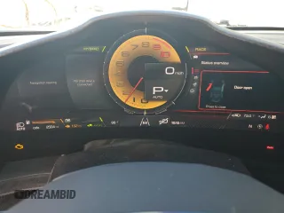 2023 Ferrari 296 GTB z VIN ZFF99SLA3P0294907, wystawiony jako Copart lot #79018584 z przebiegiem 2504 mil mil oraz Tytuł czysty. Historia ofert i sprzedaży dostępna na DreamBid. Obrazek 9.