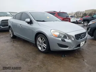 2013 Volvo S60 T6 R-Design Platinum with VIN YV1902FH5D2180404, listed as a IAAI auction lot 41492966 with 1 mi miles. Bid and sale history available at carsss.com. Image 1.