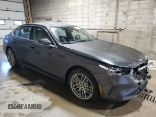 2025 BMW 5 Series 530i xDrive with VIN WBA53FJ02SCU04267, listed as a Copart auction lot 46842105 with 5,052 mi miles and Salvage Title. Bid and sale history available at carsss.com. Image 4.