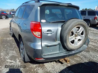 2008 Toyota RAV4 Ltd with VIN JTMBK31V886040432, listed as a IAAI auction lot 42055915 with 211,164 mi miles. Bid and sale history available at carsss.com. Image 3.