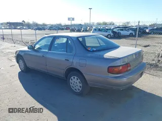 1995 Toyota Camry LE z VIN JT2SK12E0S0286848, wystawiony jako IAAI lot #41862969 z przebiegiem 220 923 mil mil oraz . Historia ofert i sprzedaży dostępna na DreamBid. Obrazek 3.