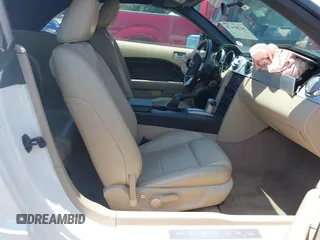 2006 Ford Mustang Standard with VIN 1ZVFT84N465107373, listed as a IAAI auction lot 42205471 with 60,598 mi miles and . Bid and sale history available at DreamBid. Image 5.