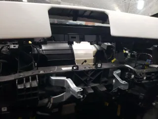 2024 Tesla Cybertruck z VIN 7G2CEHEDXRA010522, wystawiony jako Copart lot #43239515 z przebiegiem Nie podano mil oraz Szkoda całkowita • Salvage title. Historia ofert i sprzedaży dostępna na DreamBid. Obrazek 9.