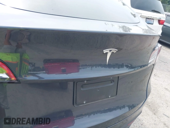 2024 Tesla Model Y с VIN 7SAYGDEDXRF054960, выставлен на аукционе IAAI как лот 42585098 с пробегом 17 703 миль миль и . История ставок и продаж доступна на DreamBid. Изображение 6.