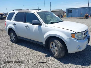 2011 Ford Escape XLT z VIN 1FMCU9DG7BKB04484, wystawiony jako IAAI lot #42644034 z przebiegiem 193 578 mil mil oraz . Historia ofert i sprzedaży dostępna na DreamBid. Obrazek 1.