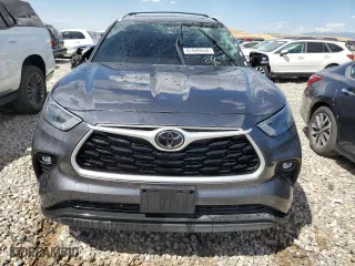 2022 Toyota Highlander XLE with VIN 5TDHZRBH9NS229958, listed as a Copart auction lot 67699934 with 53,525 mi miles and Salvage Title. Bid and sale history available at carsss.com. Image 5.