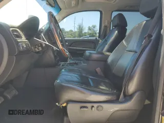 2008 GMC Sierra Denali z VIN 2GTEK638X81297881, wystawiony jako Copart lot #62998334 z przebiegiem 247 347 mil mil oraz Nie do naprawy. Historia ofert i sprzedaży dostępna na DreamBid. Obrazek 7.