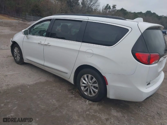 2017 Chrysler Pacifica Touring-L with VIN 2C4RC1BG4HR620902, listed as a IAAI auction lot 41480787 with 100,274 mi miles. Bid and sale history available at carsss.com. Image 3.