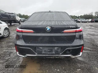 2024 BMW 7 Series 740i z VIN WBA23EH09RCP56372, wystawiony jako Copart lot #73053314 z przebiegiem 18 365 mil mil oraz Szkoda całkowita • Salvage title. Historia ofert i sprzedaży dostępna na DreamBid. Obrazek 6.