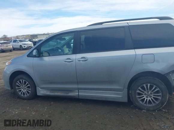 2019 Toyota Sienna XLE Auto Access Seat with VIN 5TDYZ3DC1KS002323, listed as a IAAI auction lot 41677879 with 86,470 mi miles. Bid and sale history available at carsss.com. Image 15.