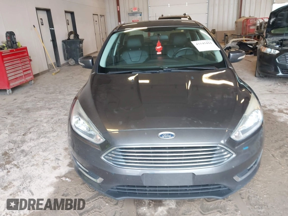 2015 Ford Focus Titanium z VIN 1FADP3J22FL260718, wystawiony jako IAAI lot #42545411 z przebiegiem 83 518 mil mil oraz . Historia ofert i sprzedaży dostępna na DreamBid. Obrazek 6.