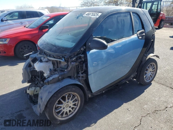 2011 Smart fortwo Pure z VIN WMEEJ3BA2BK427313, wystawiony jako Copart lot #46875525 z przebiegiem 90 435 mil mil oraz Szkoda całkowita • Salvage title. Historia ofert i sprzedaży dostępna na DreamBid. Obrazek 1.