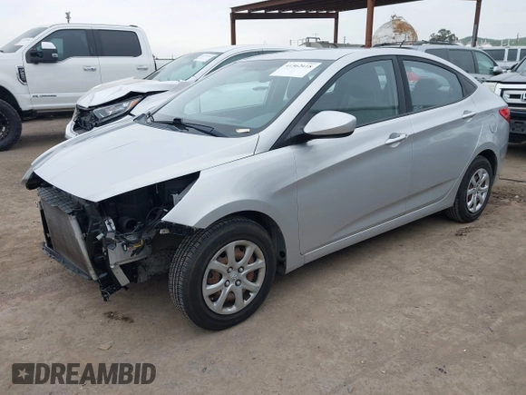 2013 Hyundai Accent GLS z VIN KMHCT4AE3DU548980, wystawiony jako IAAI lot #41562618 z przebiegiem 62 704 mil mil oraz . Historia ofert i sprzedaży dostępna na DreamBid. Obrazek 18.