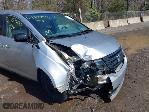 2013 Honda Odyssey EX z VIN 5FNRL5H43DB042964, wystawiony jako IAAI lot #41877997 z przebiegiem 130 282 mil mil oraz . Historia ofert i sprzedaży dostępna na DreamBid. Obrazek 6.