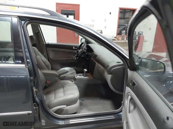 2003 Volkswagen Passat GLS with VIN WVWVD63B63E368748, listed as a IAAI auction lot 42022512 with 130,038 mi miles. Bid and sale history available at carsss.com. Image 5.