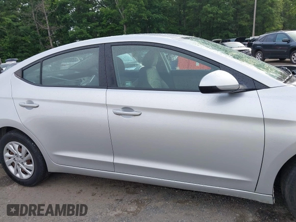 2017 Hyundai Elantra SE z VIN 5NPD74LF5HH171006, wystawiony jako IAAI lot #42268343 z przebiegiem 83 303 mil mil oraz . Historia ofert i sprzedaży dostępna na DreamBid. Obrazek 13.