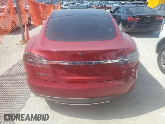 2014 Tesla Model S 60 z VIN 5YJSA1H19EFP27946, wystawiony jako Copart lot #61284625 z przebiegiem 109 147 mil mil oraz Szkoda całkowita • Salvage title. Historia ofert i sprzedaży dostępna na DreamBid. Obrazek 6.