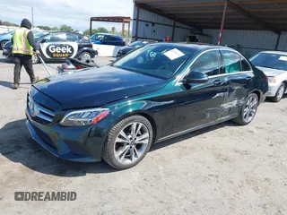 2019 Mercedes-Benz C 300 z VIN 55SWF8DB0KU307190, wystawiony jako IAAI lot #42064216 z przebiegiem 152 907 mil mil oraz . Historia ofert i sprzedaży dostępna na DreamBid. Obrazek 2.