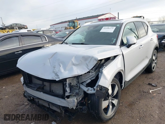 2021 Volvo XC40 Momentum with VIN YV4162UK2M2409330, listed as a IAAI auction lot 41206272 with 44,407 mi miles. Bid and sale history available at carsss.com. Image 6.