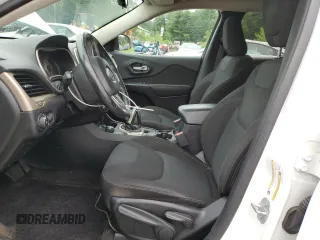 2016 Jeep Cherokee Altitude z VIN 1C4PJMCB5GW300818, wystawiony jako Copart lot #60540115 z przebiegiem 55 749 mil mil oraz Szkoda całkowita • Salvage title. Historia ofert i sprzedaży dostępna na DreamBid. Obrazek 7.