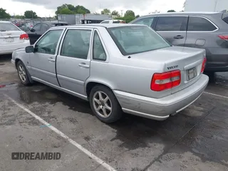 2000 Volvo S70 z VIN YV1LS56D6Y2639248, wystawiony jako IAAI lot #42367034 z przebiegiem 112 571 mil mil oraz . Historia ofert i sprzedaży dostępna na DreamBid. Obrazek 3.