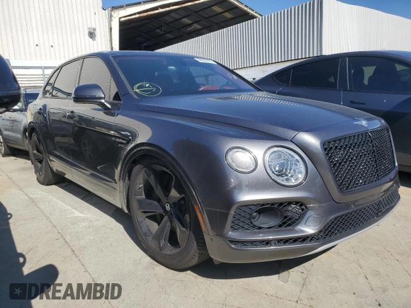 2018 Bentley Bentayga Signature z VIN SJAAC2ZV7JC019555, wystawiony jako Copart lot #88089665 z przebiegiem 50 323 mil mil oraz Szkody całkowita. Historia ofert i sprzedaży dostępna na DreamBid. Obrazek 4.