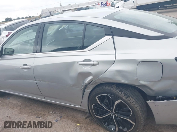 2023 Nissan Altima SR z VIN 1N4BL4CV6PN371181, wystawiony jako IAAI lot #42417091 z przebiegiem 52 700 mil mil oraz . Historia ofert i sprzedaży dostępna na DreamBid. Obrazek 14.