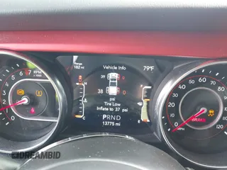 2020 Jeep Gladiator Rubicon z VIN 1C6JJTBG7LL181833, wystawiony jako IAAI lot #42493073 z przebiegiem 13 775 mil mil oraz . Historia ofert i sprzedaży dostępna na DreamBid. Obrazek 7.