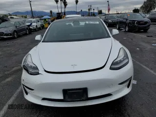 2019 Tesla Model 3 Mid Range z VIN 5YJ3E1EA3KF337854, wystawiony jako Copart lot #48472855 z przebiegiem 113 562 mil mil oraz Szkoda całkowita • Salvage title. Historia ofert i sprzedaży dostępna na DreamBid. Obrazek 5.