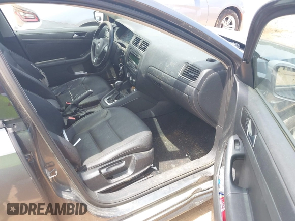 2011 Volkswagen Jetta SE with VIN 3VWDX7AJ4BM330203, listed as a IAAI auction lot 42256889 with 209,557 mi miles and . Bid and sale history available at DreamBid. Image 5.