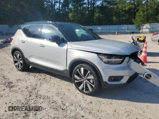 2022 Volvo XC40 Twin Plus z VIN YV4ED3UR3N2640345, wystawiony jako Copart lot #74648914 z przebiegiem 11 863 mil mil oraz Szkoda całkowita • Salvage title. Historia ofert i sprzedaży dostępna na DreamBid. Obrazek 4.