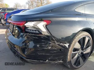 2024 Audi e-tron GT Prestige z VIN WAUEJBFW6R7002606, wystawiony jako IAAI lot #41797047 z przebiegiem 6 184 mil mil oraz . Historia ofert i sprzedaży dostępna na DreamBid. Obrazek 22.