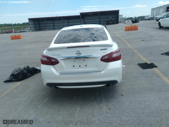 2018 Nissan Altima 2.5 SV with VIN 1N4AL3AP0JC158031, listed as a IAAI auction lot 37071088 with 1 mi miles. Bid and sale history available at carsss.com. Image 17.