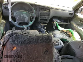 1997 Toyota T100 SR5 z VIN JT4UN24D0V0040856, wystawiony jako Copart lot #64775874 z przebiegiem Nie podano mil oraz Nie do naprawy. Historia ofert i sprzedaży dostępna na DreamBid. Obrazek 8.