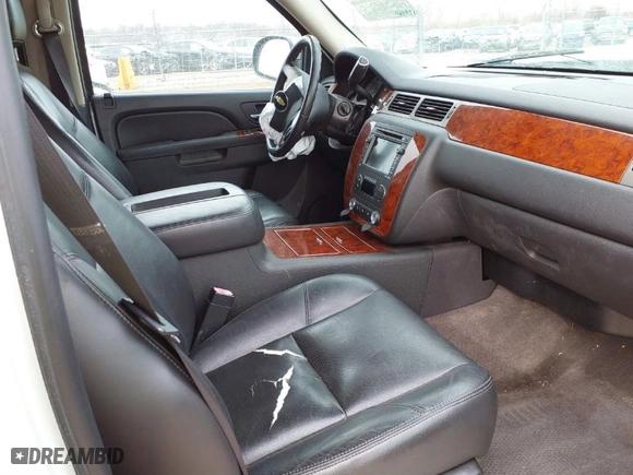 2010 Chevrolet Avalanche LTZ with VIN 3GNVKGE09AG223532, listed as a IAAI auction lot 41648175 with 173,969 mi miles. Bid and sale history available at carsss.com. Image 5.