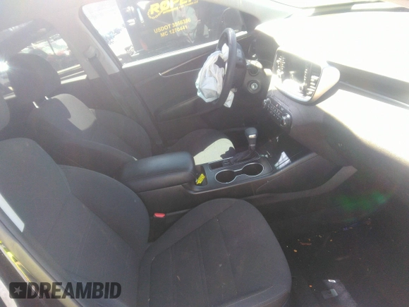 2019 Kia Sorento LX with VIN 5XYPG4A33KG538926, listed as a IAAI auction lot 41800638 with 72,175 mi miles. Bid and sale history available at carsss.com. Image 5.